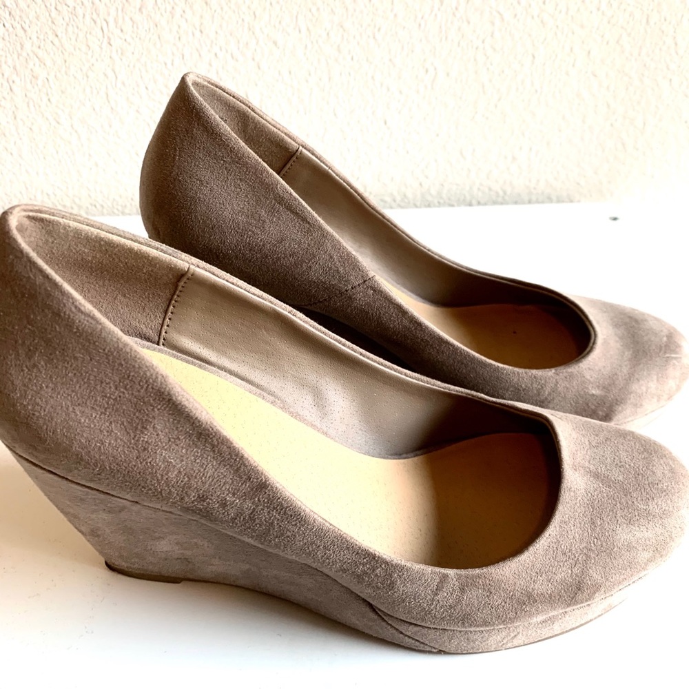 Nude/Tan Suede Heels